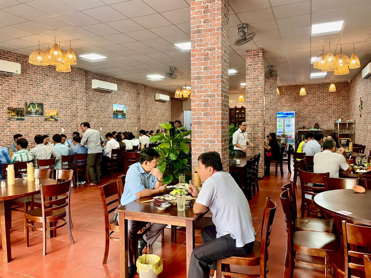 không gian quán cơm niêu đồng xoài